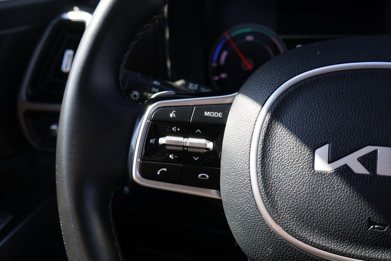Kia Sorento Hybrid Vehicle Full-screen Gallery Image 26
