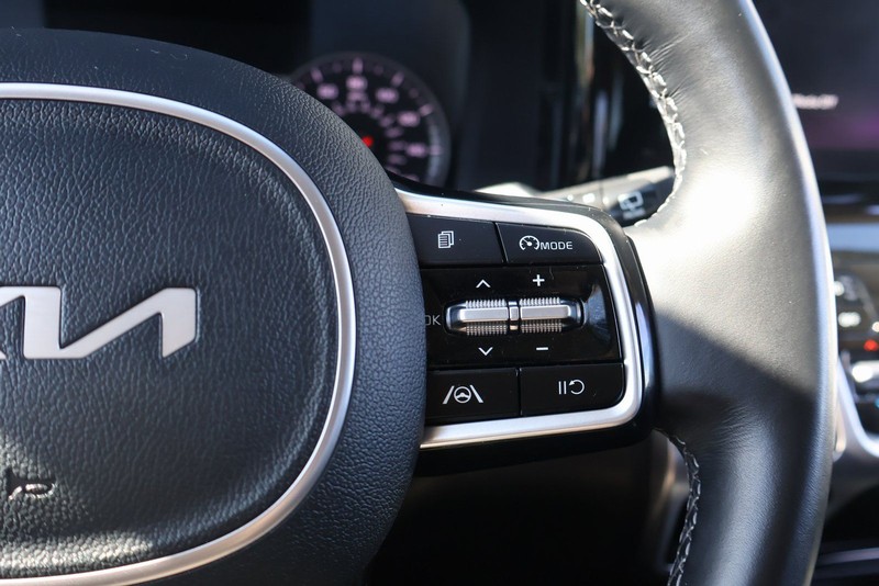 Kia Sorento Hybrid Vehicle Full-screen Gallery Image 27