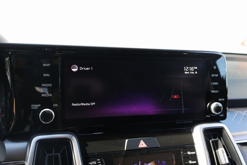 Kia Sorento Hybrid Vehicle Full-screen Gallery Image 29