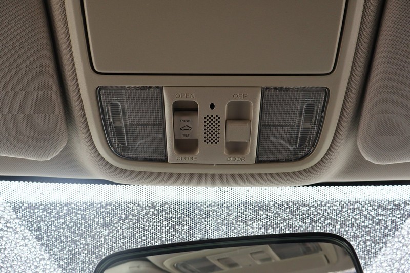 Honda CR-V Vehicle Full-screen Gallery Image 35