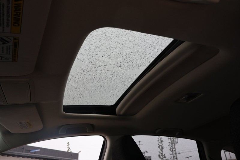 Honda CR-V Vehicle Full-screen Gallery Image 36