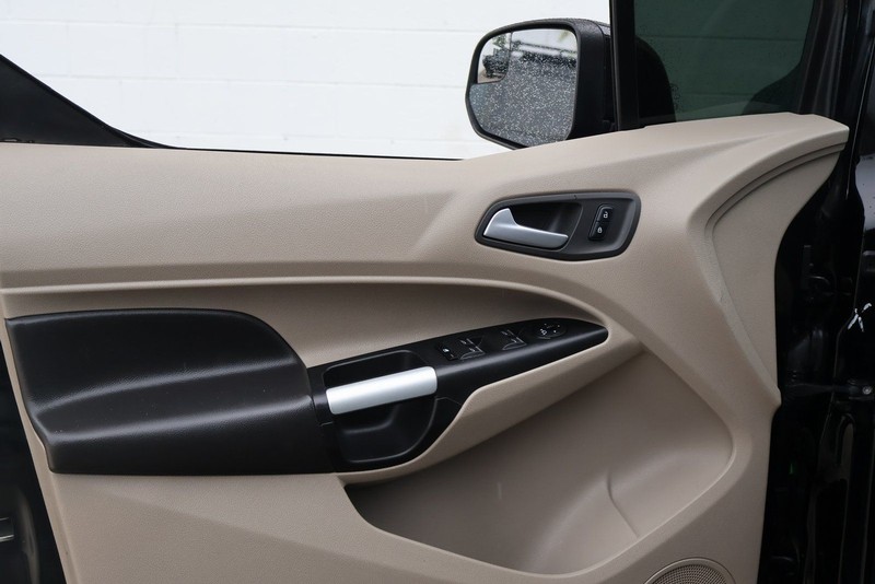 Ford Transit Connect Wagon Vehicle Full-screen Gallery Image 15