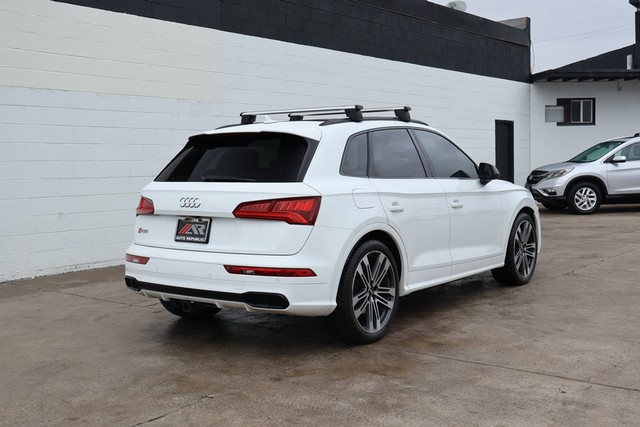 Audi SQ5 Vehicle Full-screen Gallery Image 05