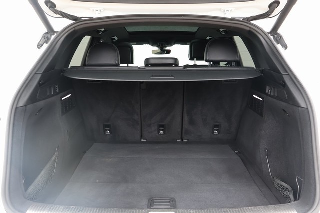 Audi SQ5 Vehicle Full-screen Gallery Image 08