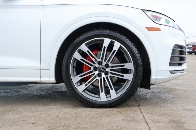 Audi SQ5 Vehicle Full-screen Gallery Image 14