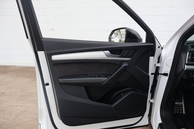 Audi SQ5 Vehicle Full-screen Gallery Image 15