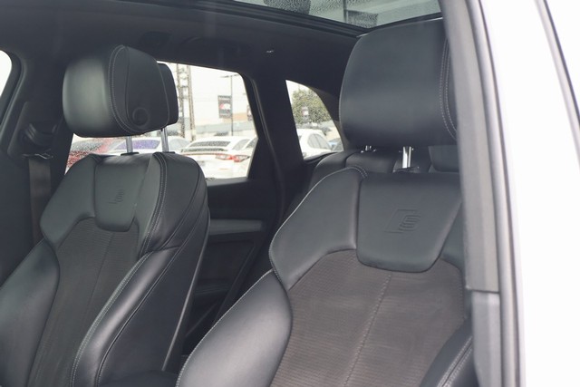 Audi SQ5 Vehicle Full-screen Gallery Image 19