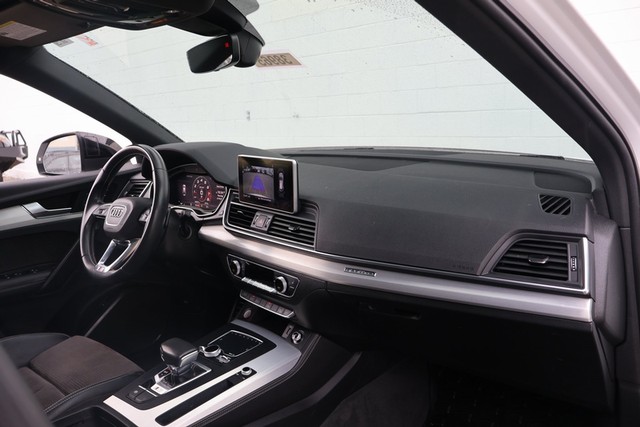 Audi SQ5 Vehicle Full-screen Gallery Image 21