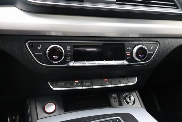 Audi SQ5 Vehicle Full-screen Gallery Image 33