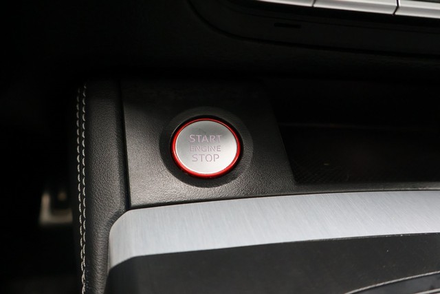 Audi SQ5 Vehicle Full-screen Gallery Image 35