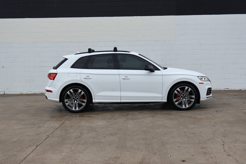 Audi SQ5 Vehicle Full-screen Gallery Image 04