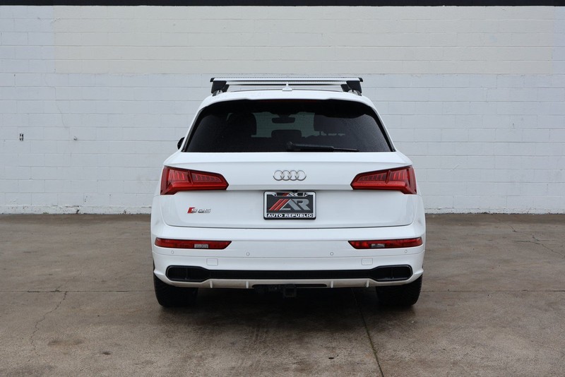 Audi SQ5 Vehicle Full-screen Gallery Image 06