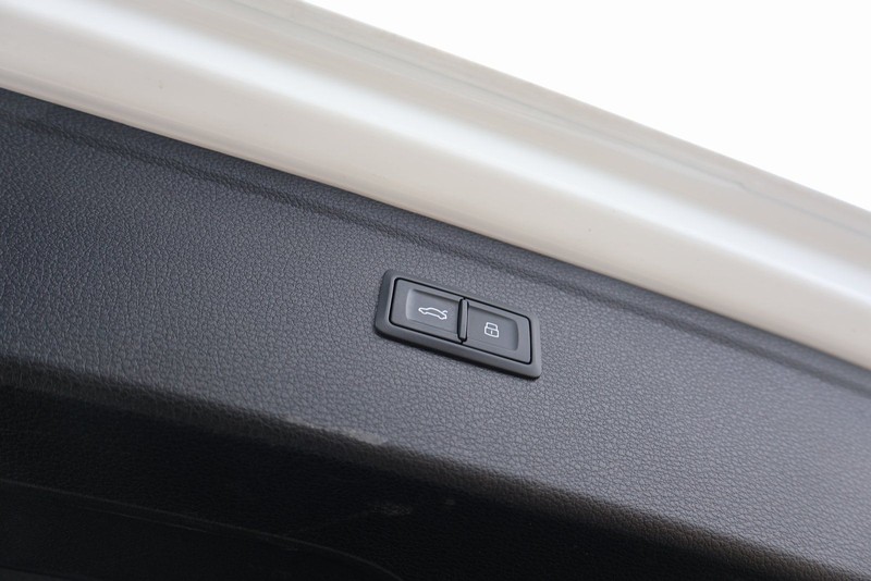 Audi SQ5 Vehicle Full-screen Gallery Image 09