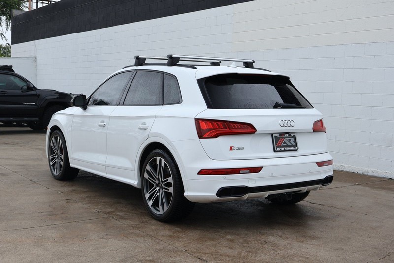 Audi SQ5 Vehicle Full-screen Gallery Image 10