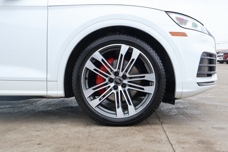 Audi SQ5 Vehicle Full-screen Gallery Image 14