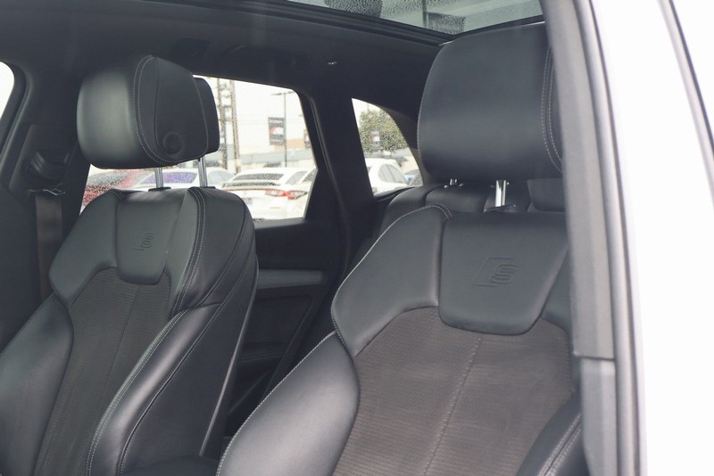 Audi SQ5 Vehicle Full-screen Gallery Image 19