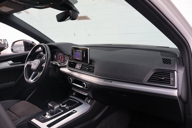 Audi SQ5 Vehicle Full-screen Gallery Image 21