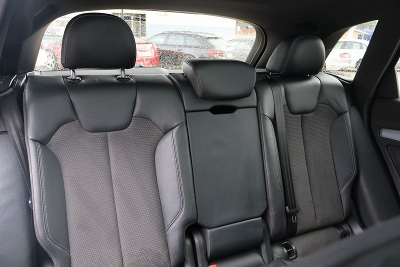 Audi SQ5 Vehicle Full-screen Gallery Image 23