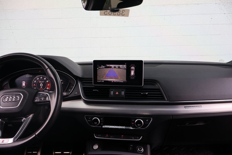 Audi SQ5 Vehicle Full-screen Gallery Image 30