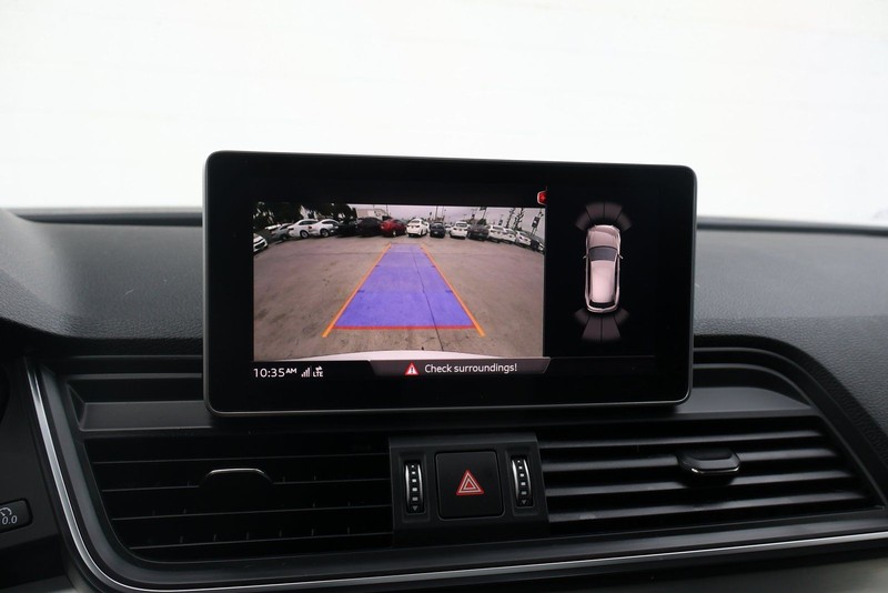 Audi SQ5 Vehicle Full-screen Gallery Image 32