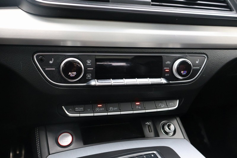 Audi SQ5 Vehicle Full-screen Gallery Image 33