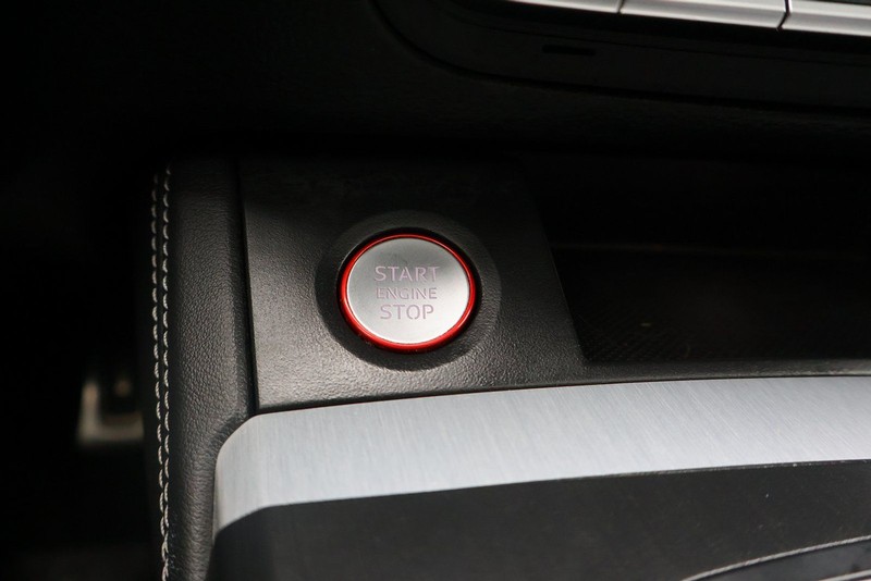 Audi SQ5 Vehicle Full-screen Gallery Image 35