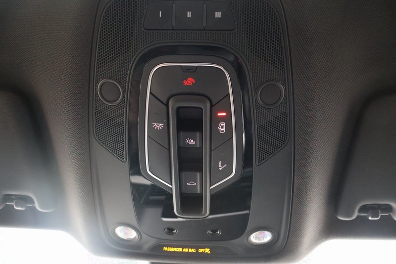 Audi SQ5 Vehicle Full-screen Gallery Image 36