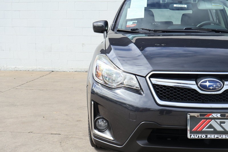 Subaru Crosstrek Vehicle Full-screen Gallery Image 03