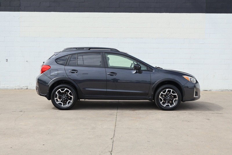 Subaru Crosstrek Vehicle Full-screen Gallery Image 04