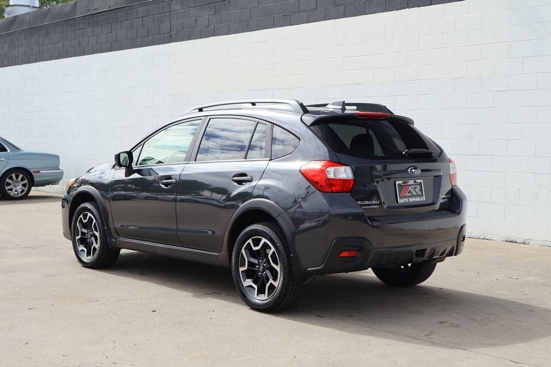 Subaru Crosstrek Vehicle Full-screen Gallery Image 09