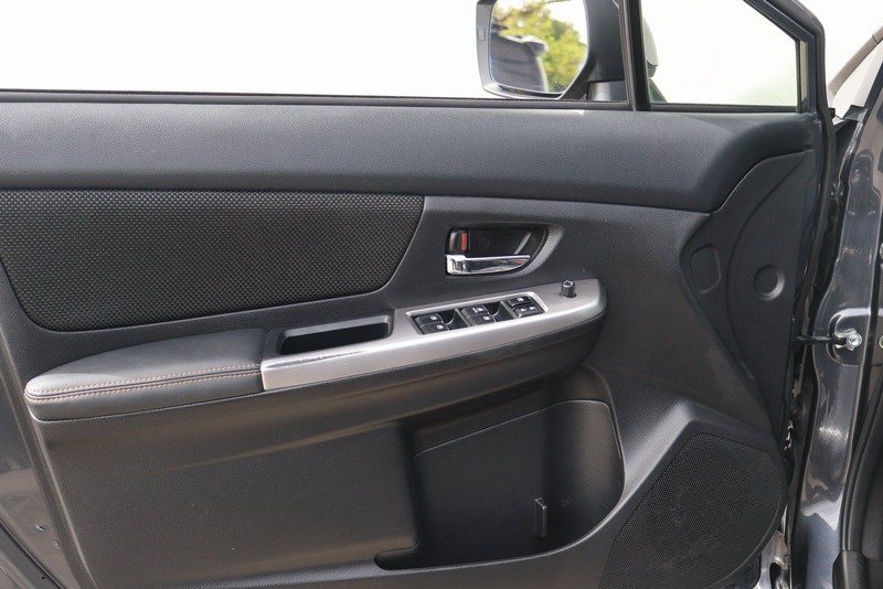 Subaru Crosstrek Vehicle Full-screen Gallery Image 15