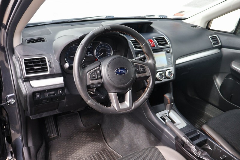 Subaru Crosstrek Vehicle Full-screen Gallery Image 16