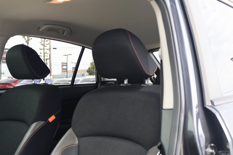 Subaru Crosstrek Vehicle Full-screen Gallery Image 18