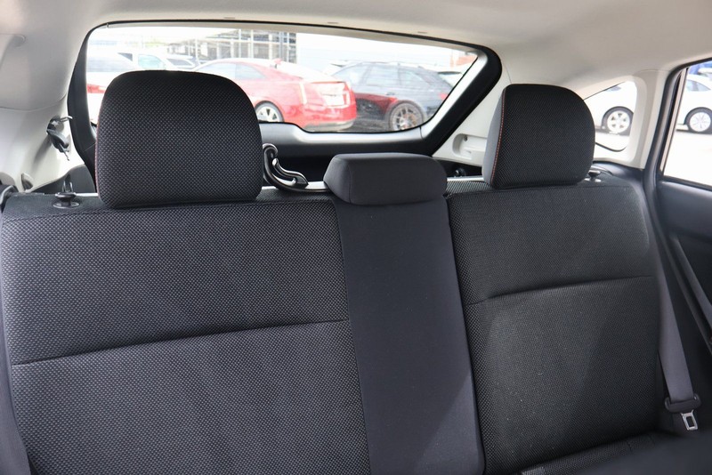 Subaru Crosstrek Vehicle Full-screen Gallery Image 21