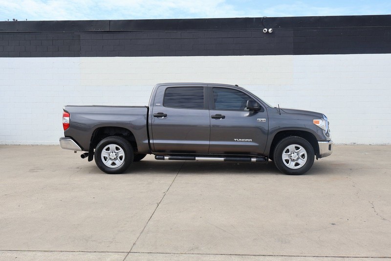 Toyota Tundra Vehicle Full-screen Gallery Image 04