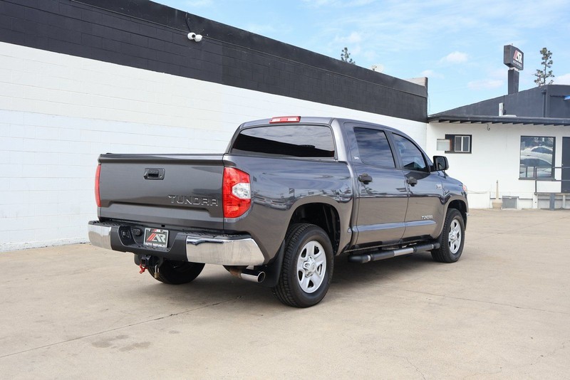 Toyota Tundra Vehicle Full-screen Gallery Image 05