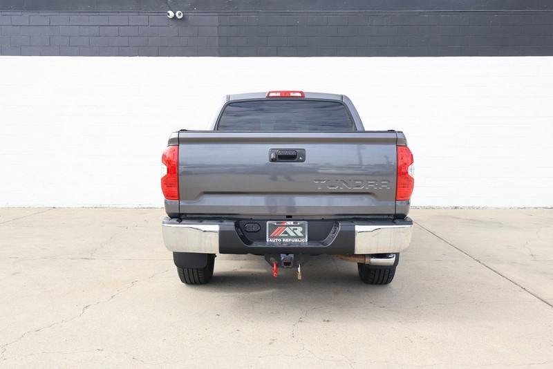 Toyota Tundra Vehicle Full-screen Gallery Image 06