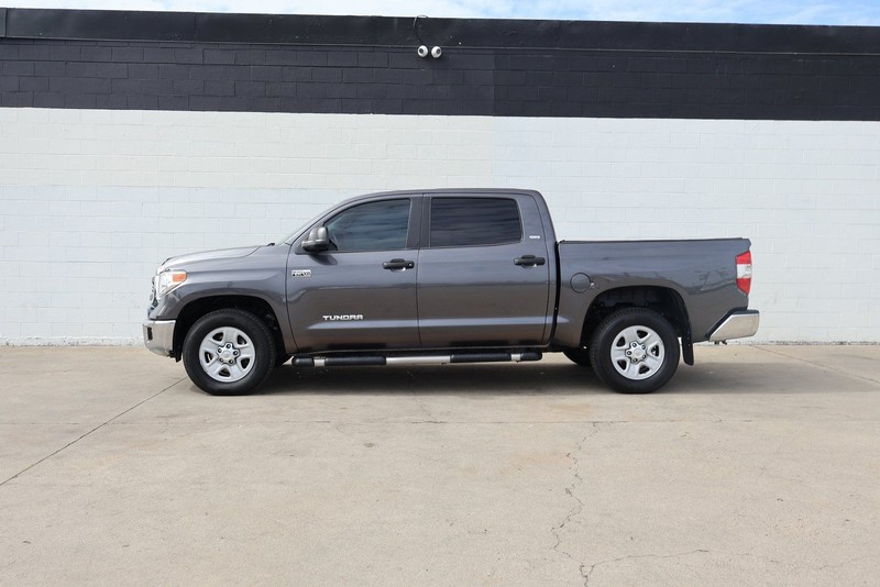 Toyota Tundra Vehicle Full-screen Gallery Image 10