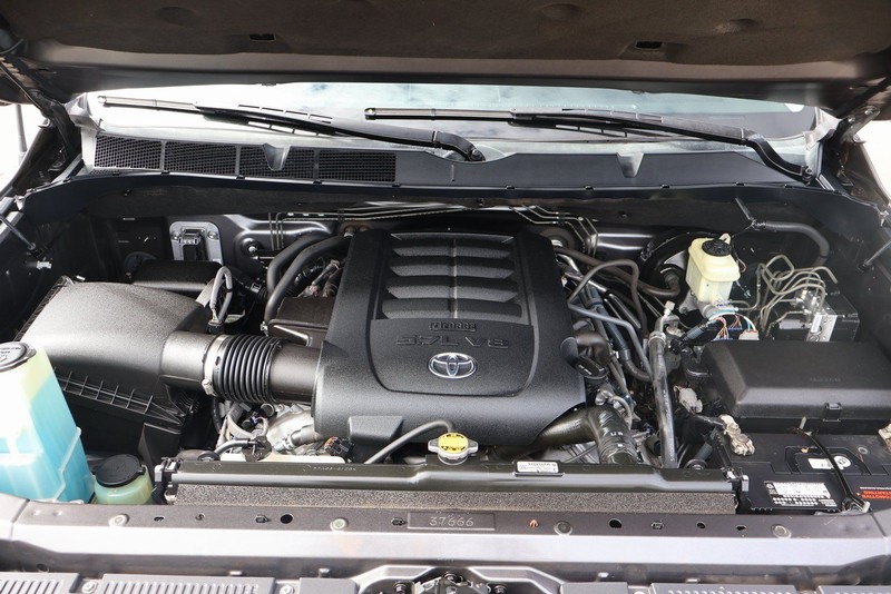Toyota Tundra Vehicle Full-screen Gallery Image 12