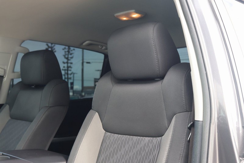 Toyota Tundra Vehicle Full-screen Gallery Image 18