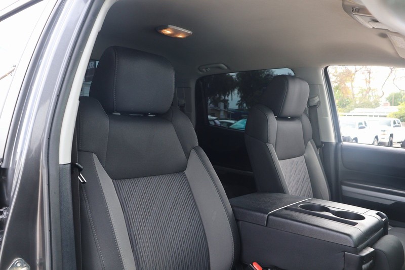 Toyota Tundra Vehicle Full-screen Gallery Image 20