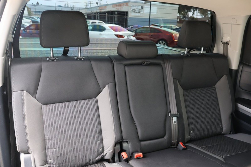 Toyota Tundra Vehicle Full-screen Gallery Image 21