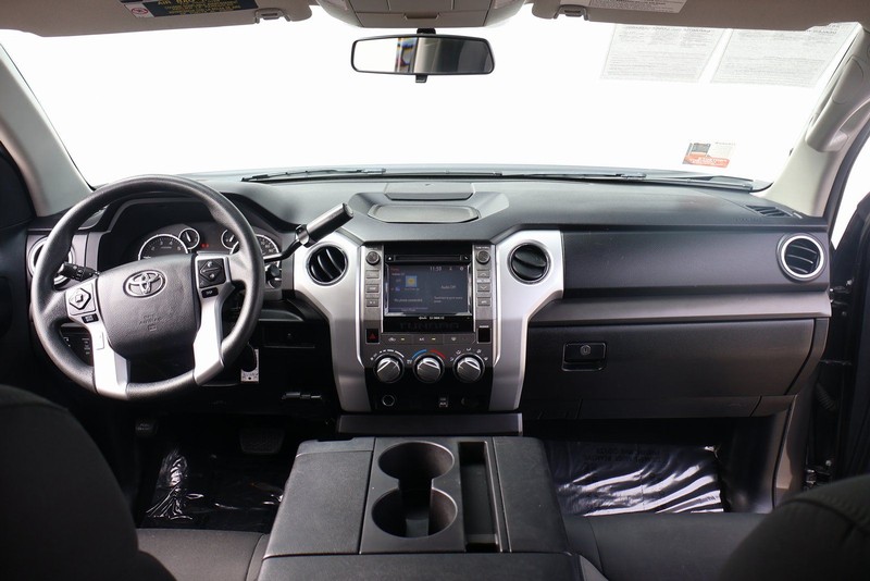 Toyota Tundra Vehicle Full-screen Gallery Image 23