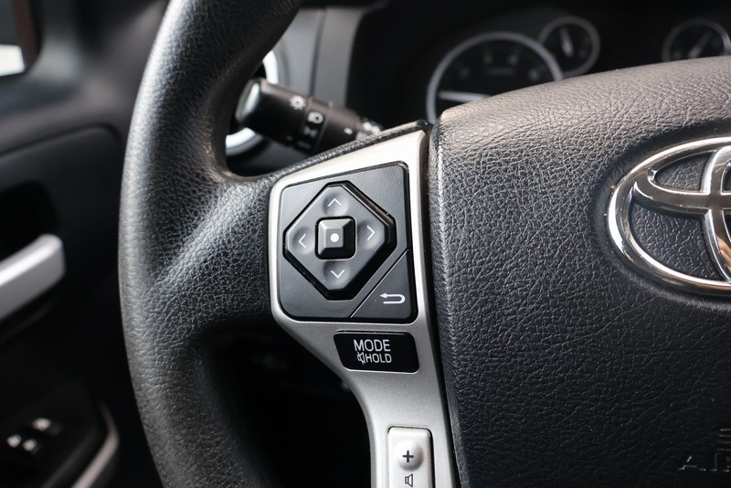 Toyota Tundra Vehicle Full-screen Gallery Image 26