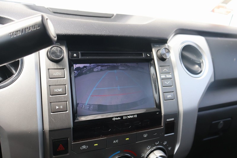 Toyota Tundra Vehicle Full-screen Gallery Image 30