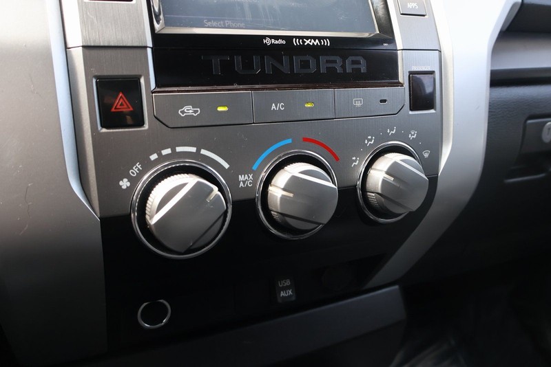 Toyota Tundra Vehicle Full-screen Gallery Image 31