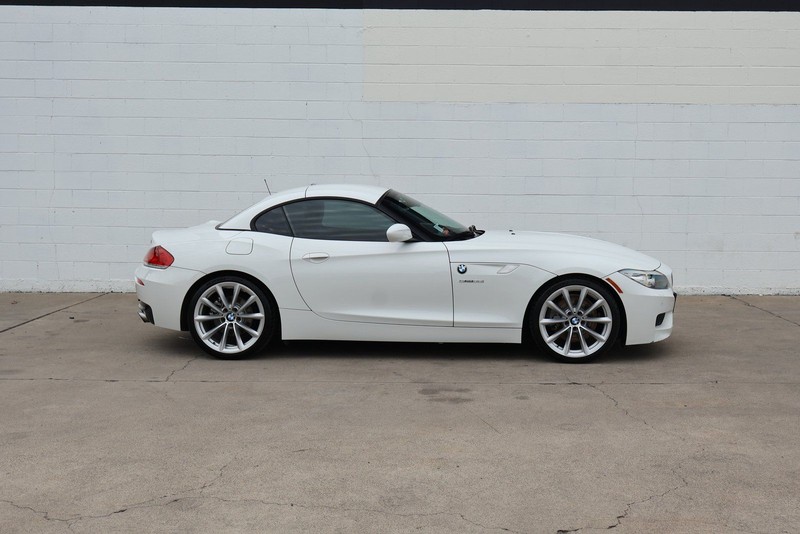 BMW Z3 Vehicle Full-screen Gallery Image 04