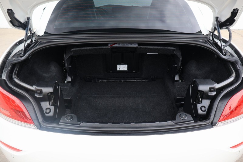 BMW Z3 Vehicle Full-screen Gallery Image 08