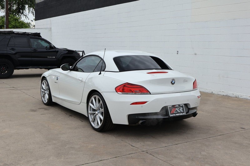 BMW Z3 Vehicle Full-screen Gallery Image 09