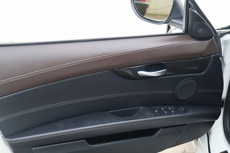 BMW Z3 Vehicle Full-screen Gallery Image 15